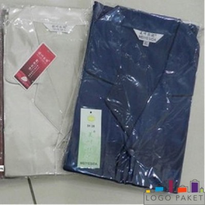БОПП пакеты с клапаном, донной складкой и клейкой лентой показаны с упакованными в них сорочками.